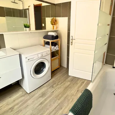 Le Spacieux A Saint-omer - 2 Chambres, Centre Et Gare A Pied, Parking Prive Gratuit Apartmán