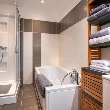 Le Spacieux A Saint-omer - 2 Chambres, Centre Et Gare A Pied, Parking Prive Gratuit