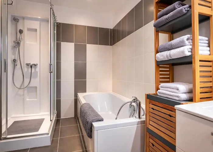 Le Spacieux A Saint-omer - 2 Chambres, Centre Et Gare A Pied, Parking Prive Gratuit